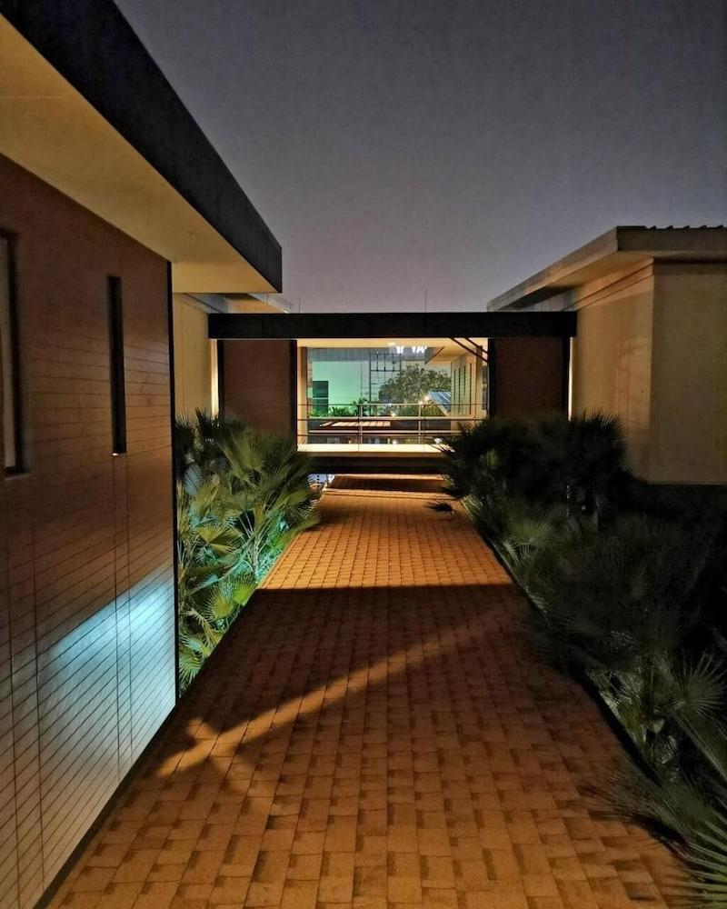 Morino Hotel Si Racha Bagian luar foto